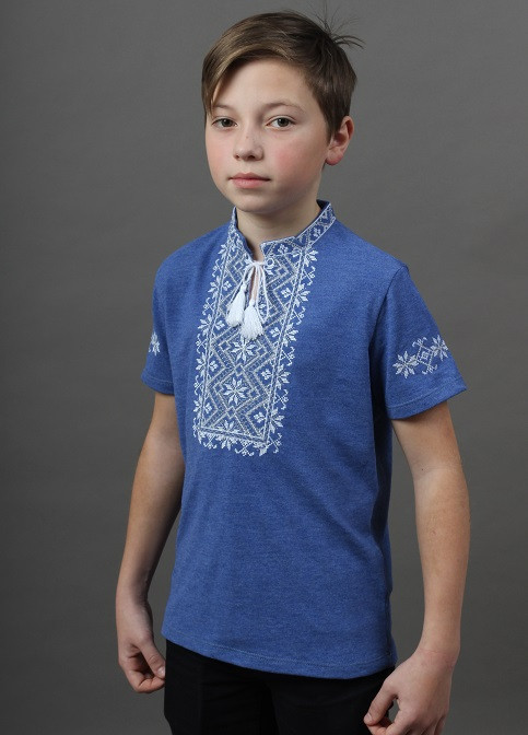 Традиційна вишита футболка для хлопчика