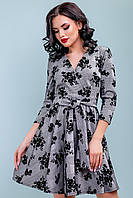 Женское платье расклешенное 42-48 размера с черными цветами