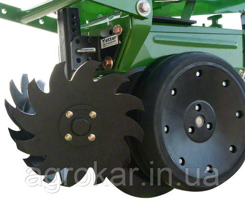 Yetter - ВУЗЬКИЙ ФІКСОВАНИЙ РОЗГОРТАЧ ПОЖНИВНИХ ЗАЛИШКІВ