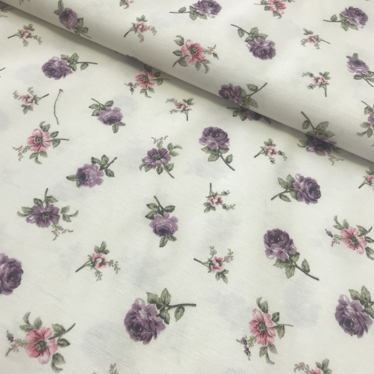 Ткань декоративная с тефлоновой пропиткой с мелкими фиолетовыми и розовыми цветочками - фото 1 - id-p409513167