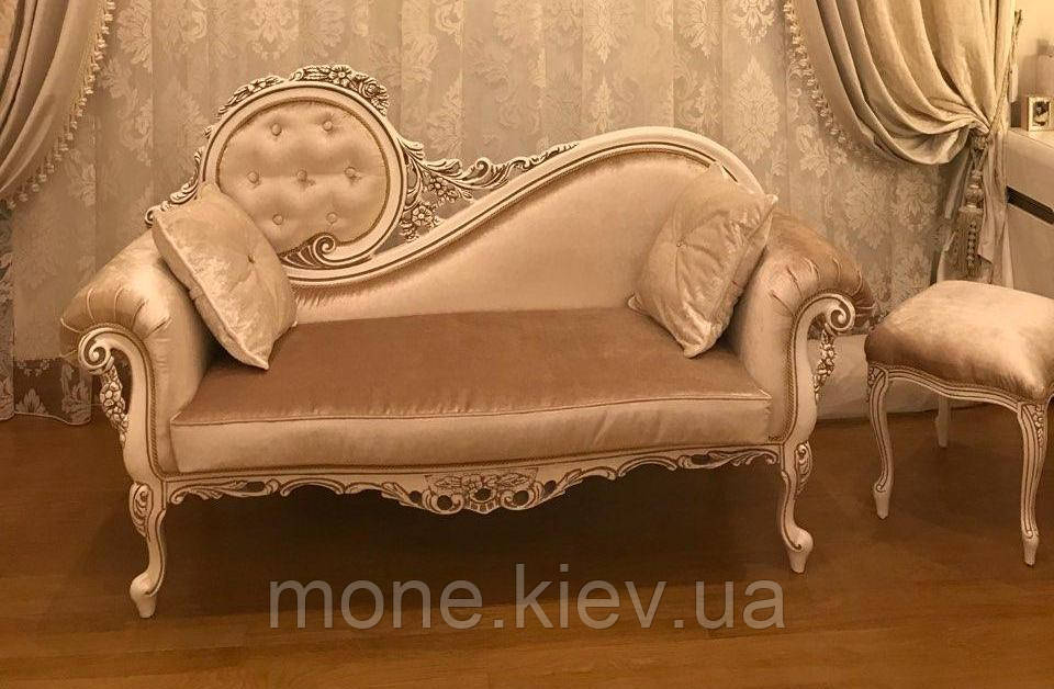 Комплект софа та пуф у класичному стилі 