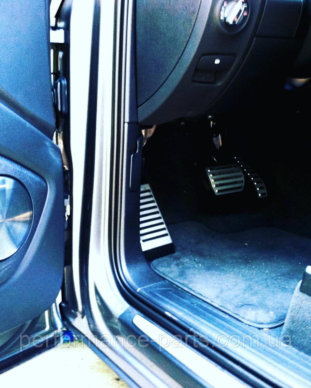 Накладки на педалі та майданчик лівої ноги Audi Q7 4L 4L1064205A