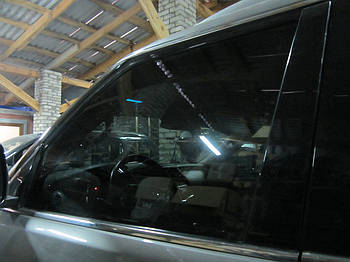 Скло передніх лівих дверей Infiniti Qx56/Qx80 — Z62