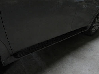 Поріг (підніжка) лівий Infiniti Qx56/Qx80 — Z62