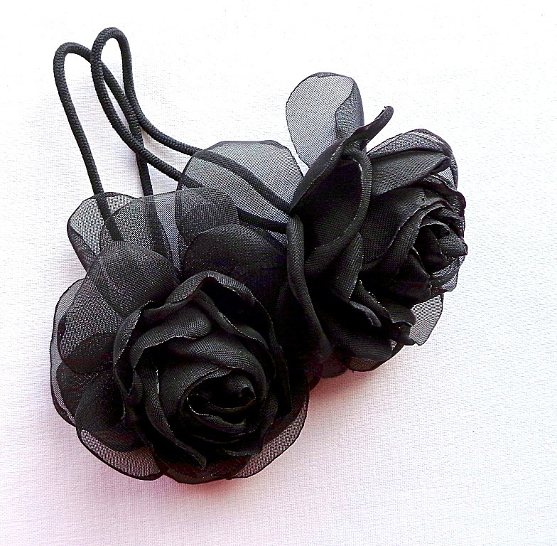 Гумка для волосся з квітами ручної роботи "Троянда Чорний Принц"