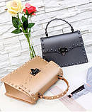 Сумка жіноча із заклепками, розмір S (золотаво-рожева), фото 4