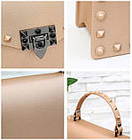 Сумка жіноча із заклепками, розмір S (золотаво-рожева), фото 6
