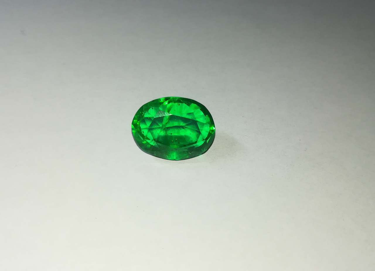 Лабораторний смарагд 8.8 cts 14.6 х 11 х 8.35 мм