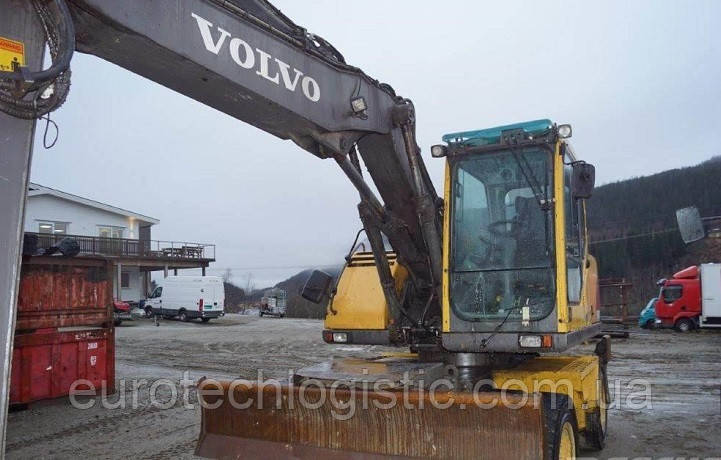 Колісний екскаватор Volvo EW140B.