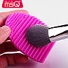 Силіконова щіточка для чистки пензликів MSQ Silicone Egg Brush фуксія, фото 3