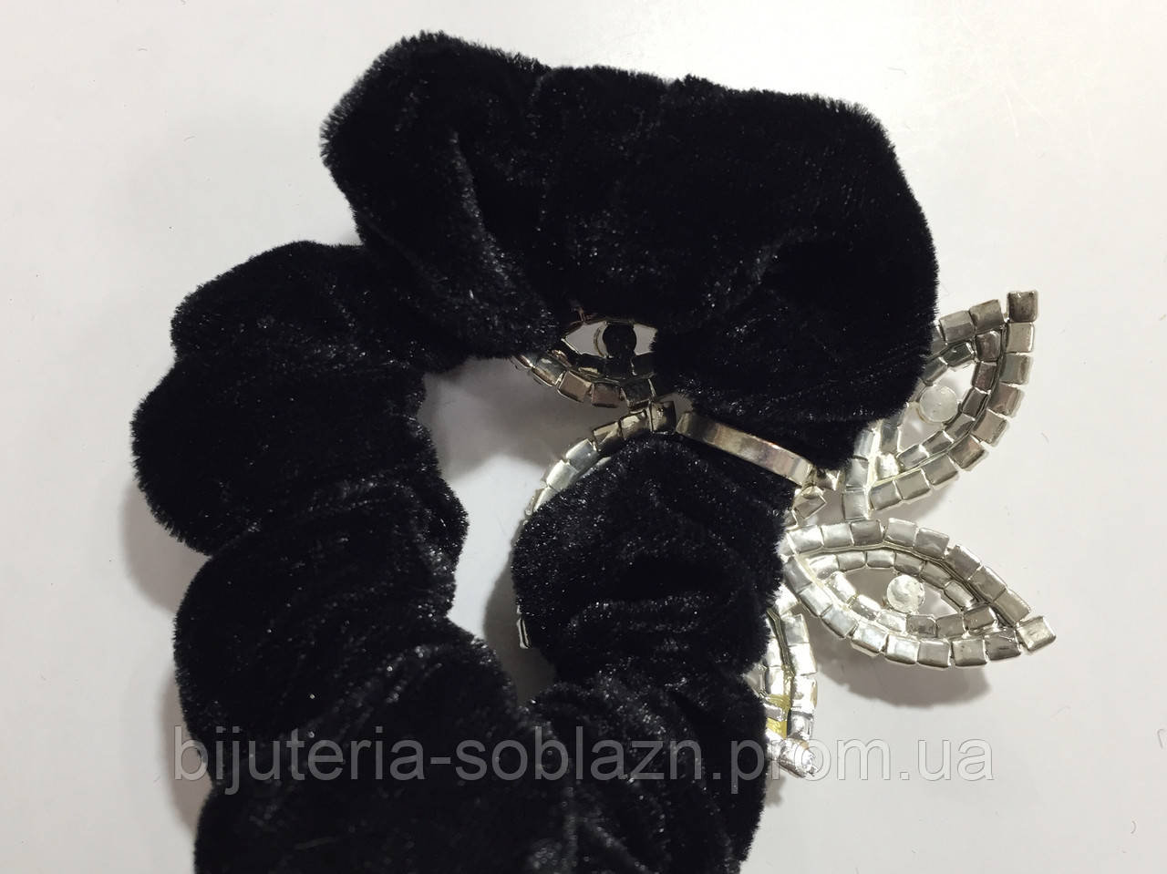 Резинка для волос велюр черная Серебристый цветок со стразами - фото 2 - id-p419988398