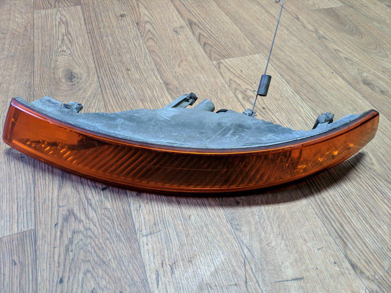 Поворотник лівий (оранжевий) Renault Trafic, Nissan Primastar 2001-2006, 8200007031 (Б/У)