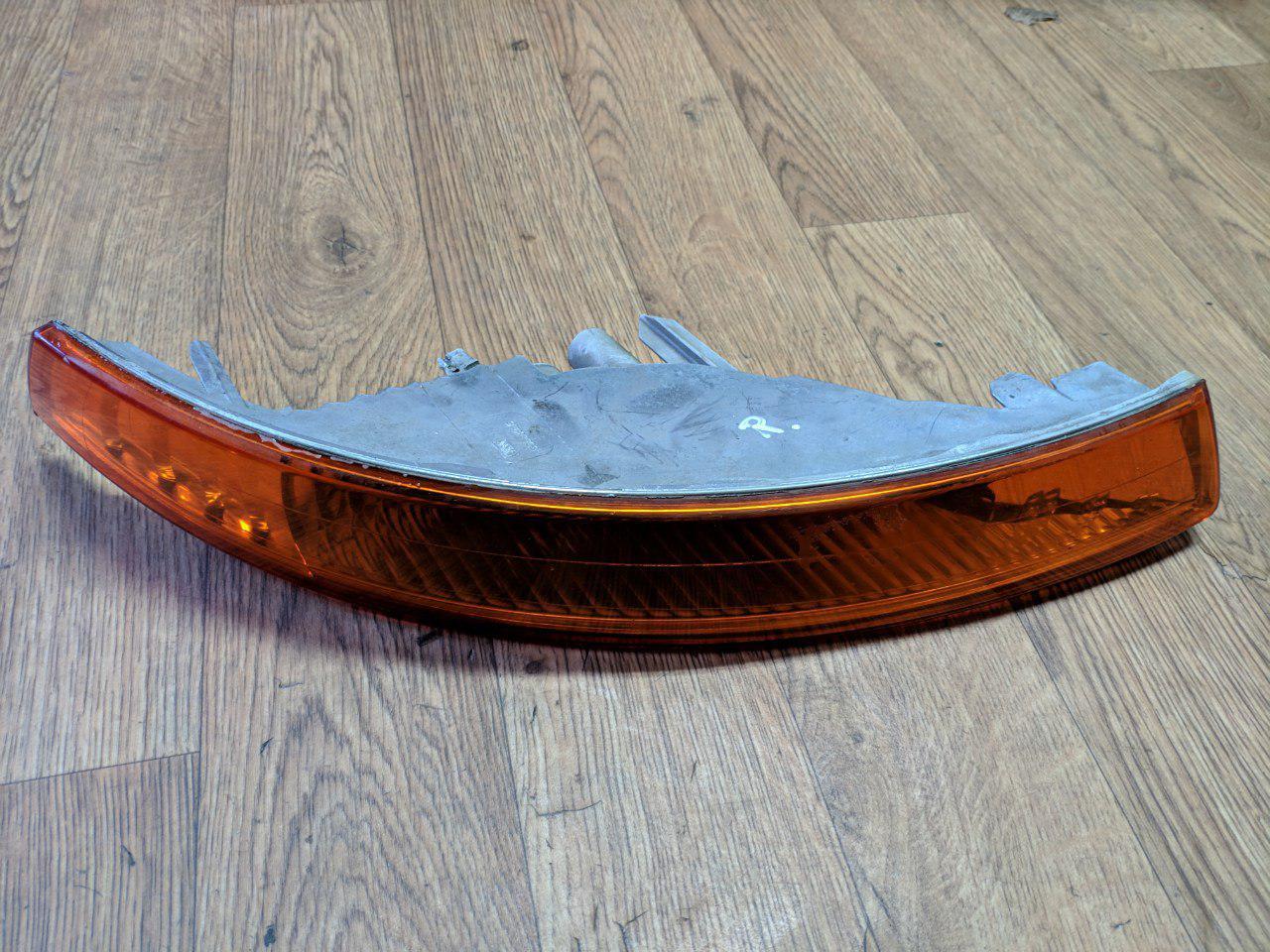 Поворотник правий (оранжевий) Renault Trafic, Nissan Primastar 2001-2006, 8200007030 (Б/У)
