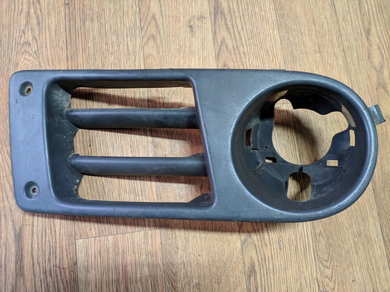 Кронштейн кріплення протитуманних фар правий Renault Trafic, Opel Vivaro 2001-2006, 8200113991 (Б/У)