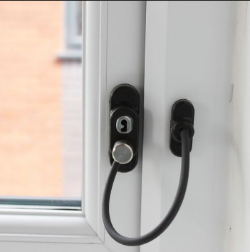 Обмежувач відкривання (дитячий замок) для вікон Penkid Lock Cable коричневий