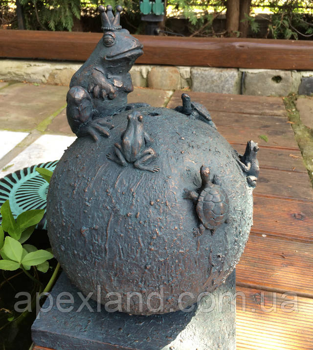 Король жаб фігурка фонтан