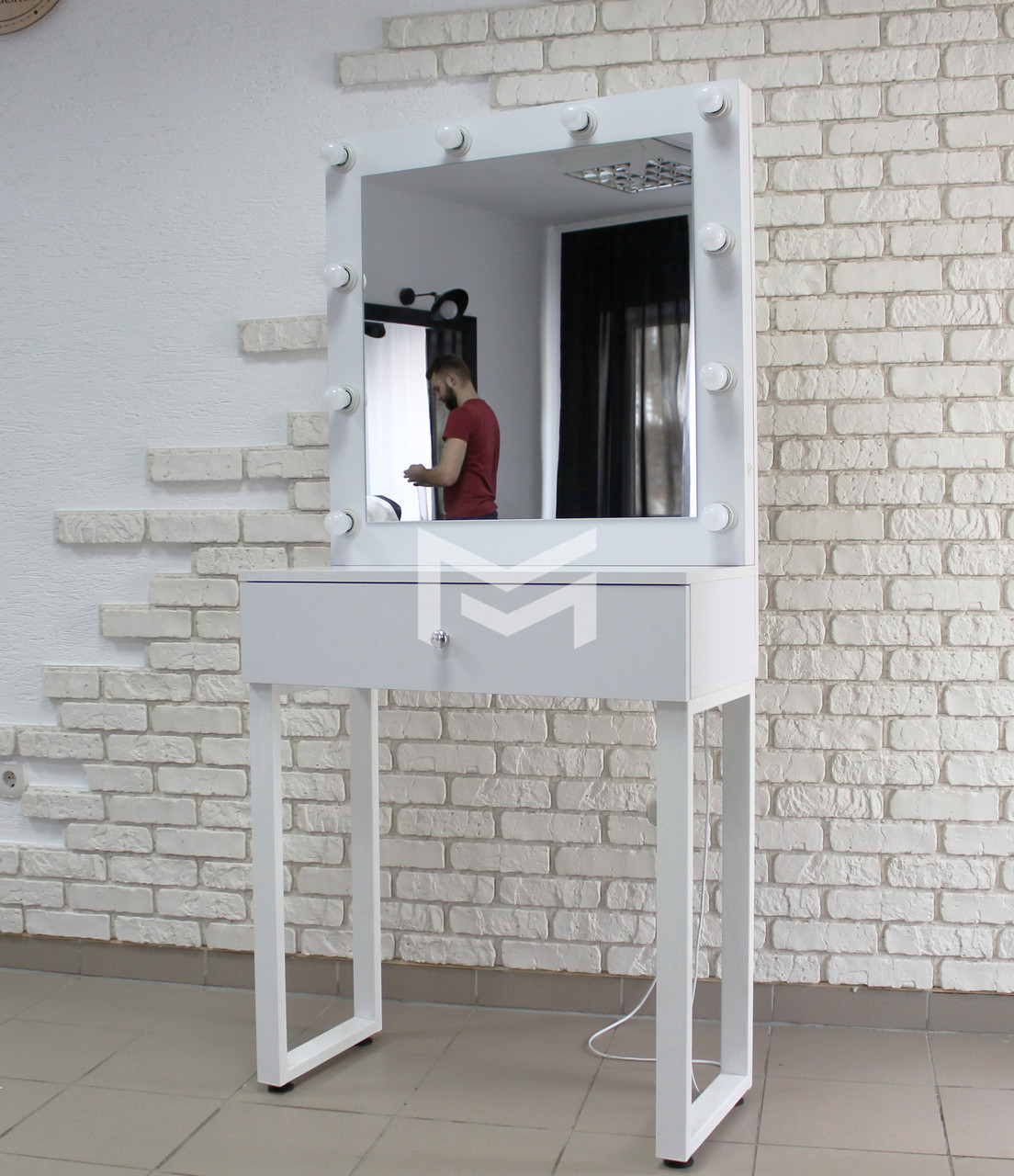 Робоче місце візажиста MARKSON ALITA М616 на металевих ніжках, білий