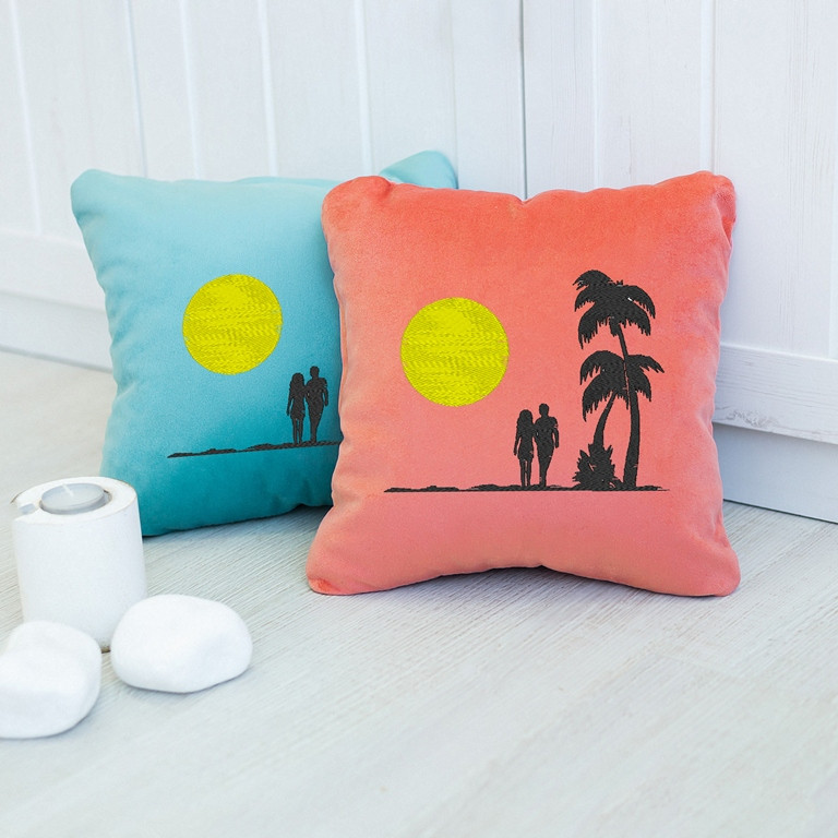 Подушка подарункова "Двоє на березі" флок, фото 1