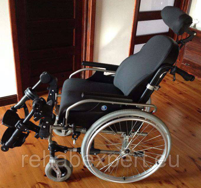 Інвалідна коляска стабілізуюча голову і спину Vermeiren V300 30° Comfort Wheelchair