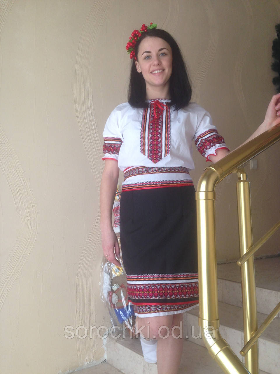Платье женское, белое, на поплине с вышивкой из декоративной ткани