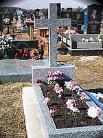 Памятник из гранита с крестом покост(серый) и цветником