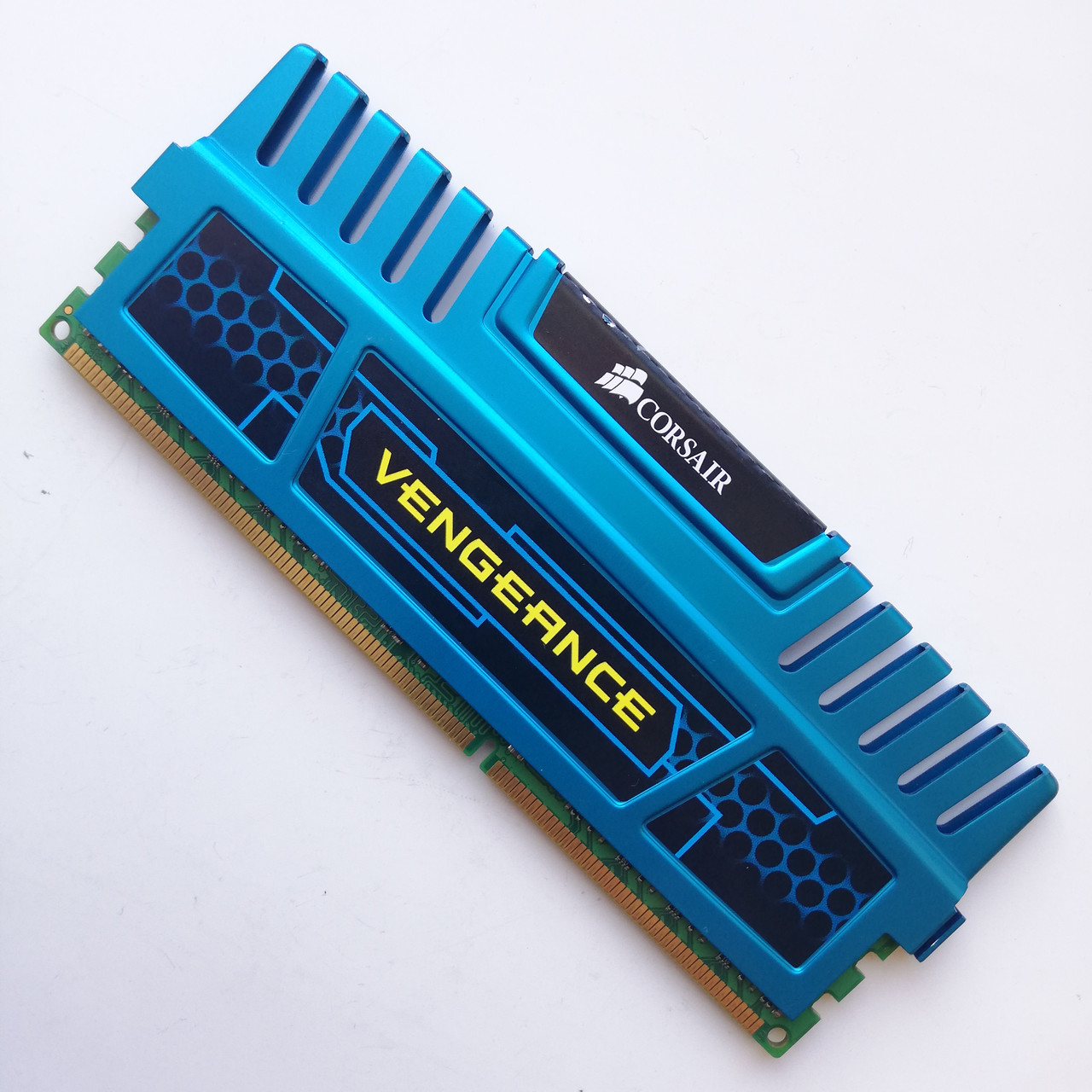 Оперативна пам'ять Corsair DDR3 4Gb 1600MHz PC3-12800U CL9 (CMZ16GX3M4A1600C9B) Б/В