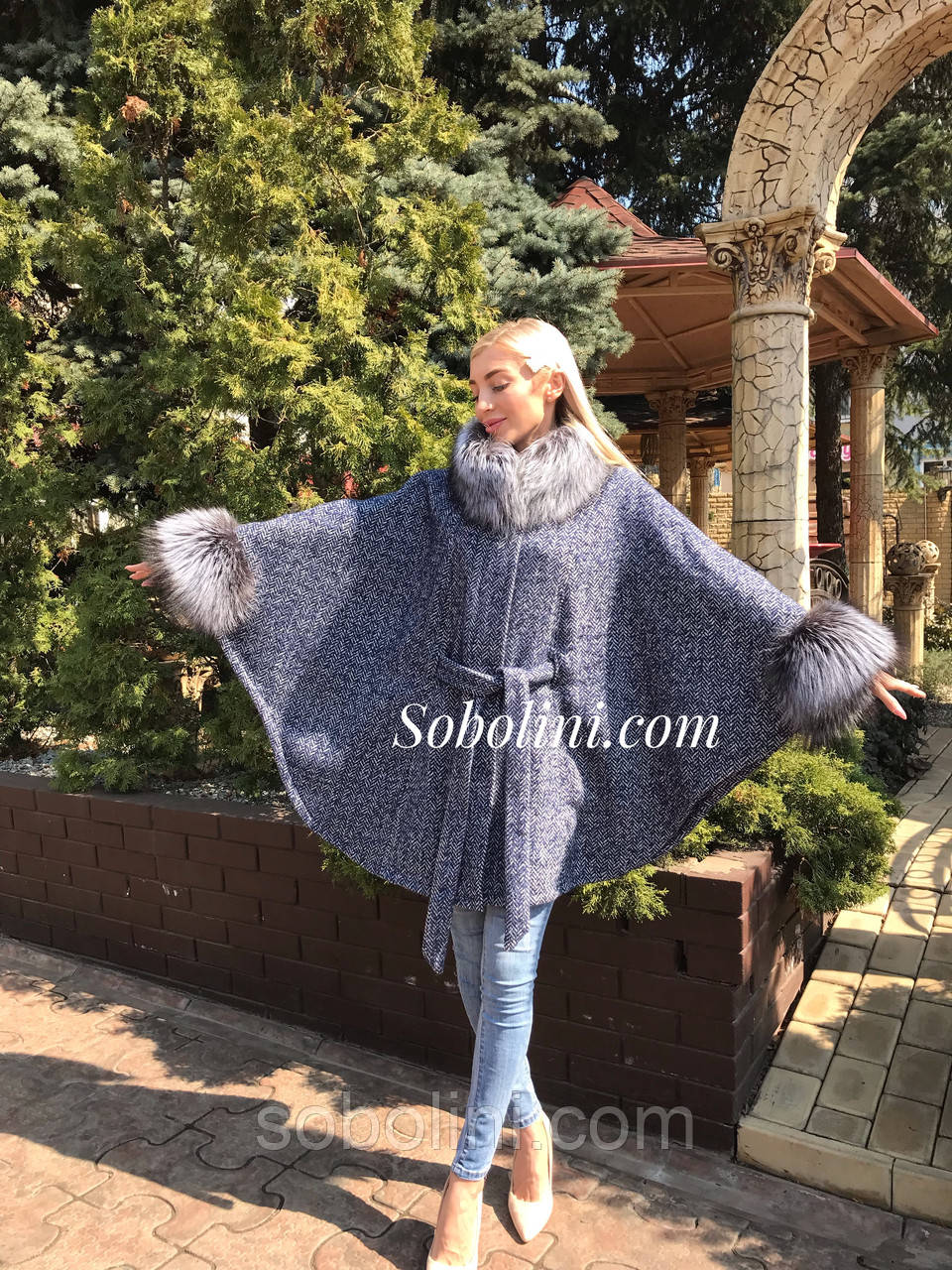 Пончо з хутром чорнобурки