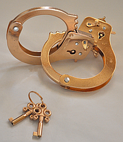 Металеві інтимні наручники для рольових ігор та БДСМ золотисті Gold Metal Cuffs від Pipedream all Оригинал, фото 3