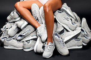 Жіноча спортивна взуття