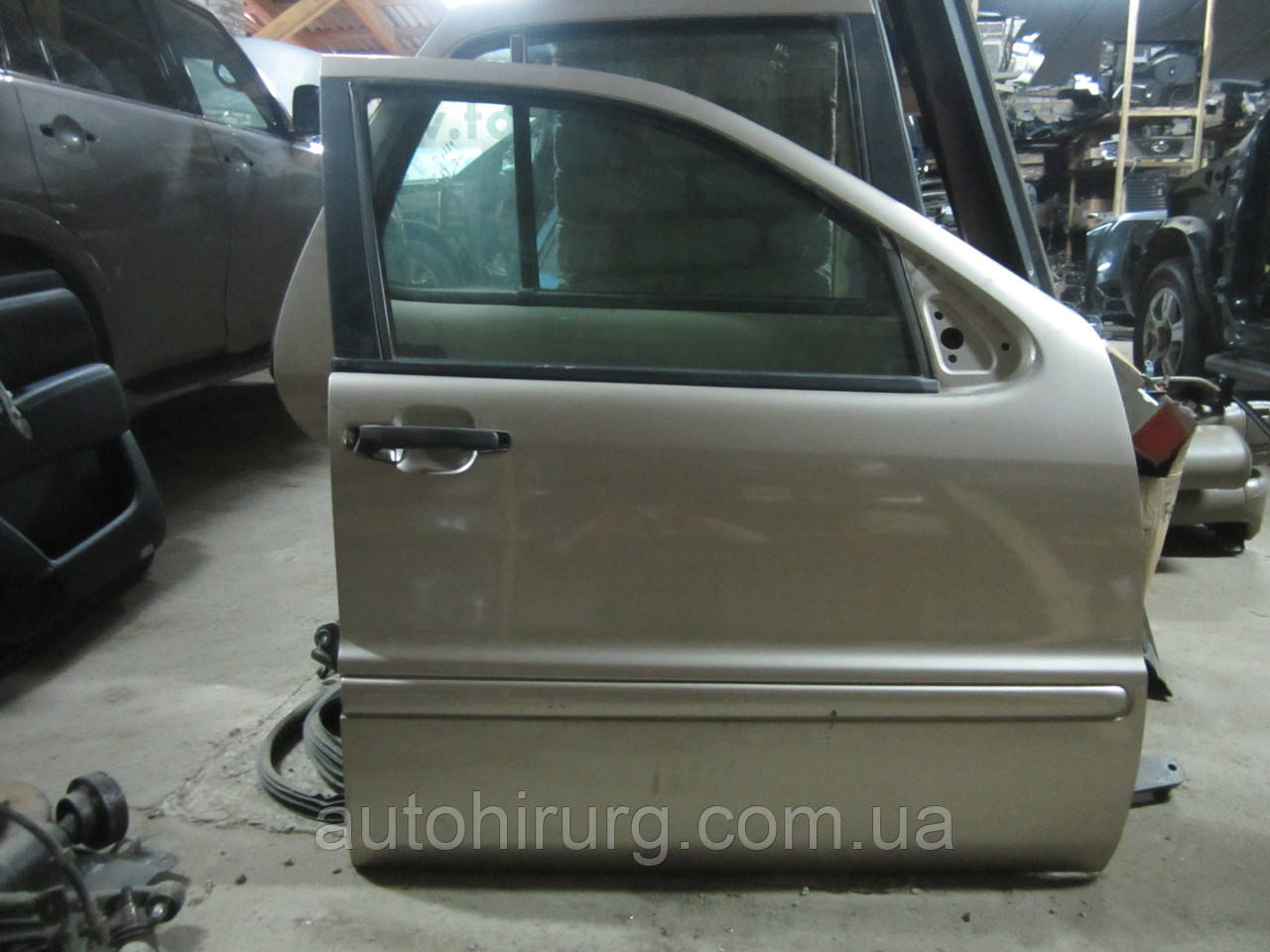 Передні права дверцята Mercedes W163 ML-Сlass
