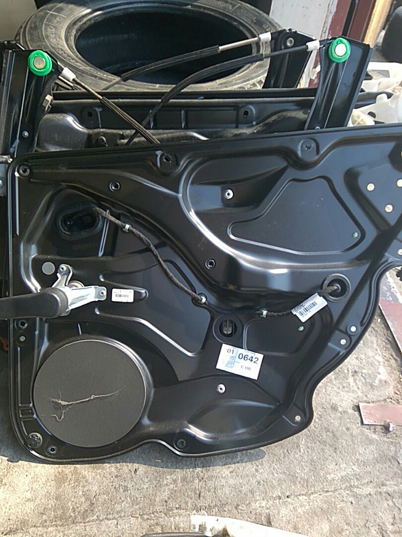 Склопідіймач задній vw passat b6