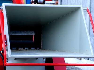 Большая ширина ножей измельчителя веток ARPAL АМ-120Ш