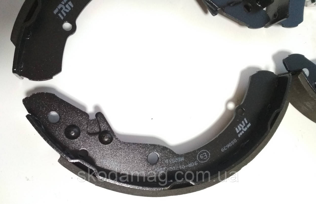 Задние барабанные тормозные колодки Шкода Октавия ТУР Рапид Skoda ...