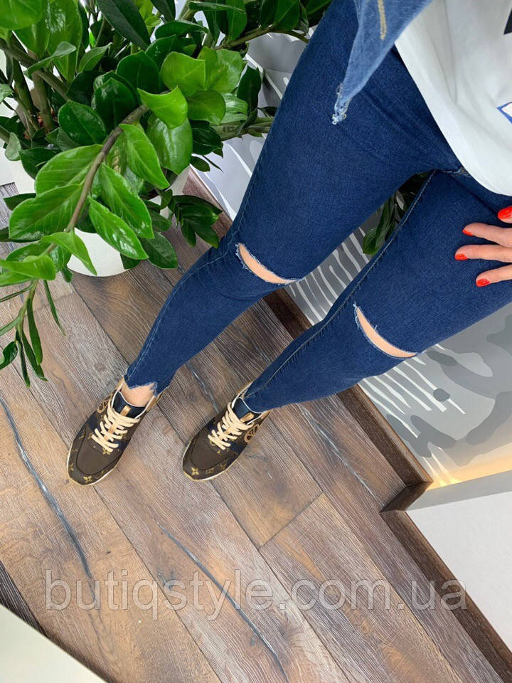 Стильные женские синие джинсы с порезами и рваными краями - фото 1 - id-p539683457