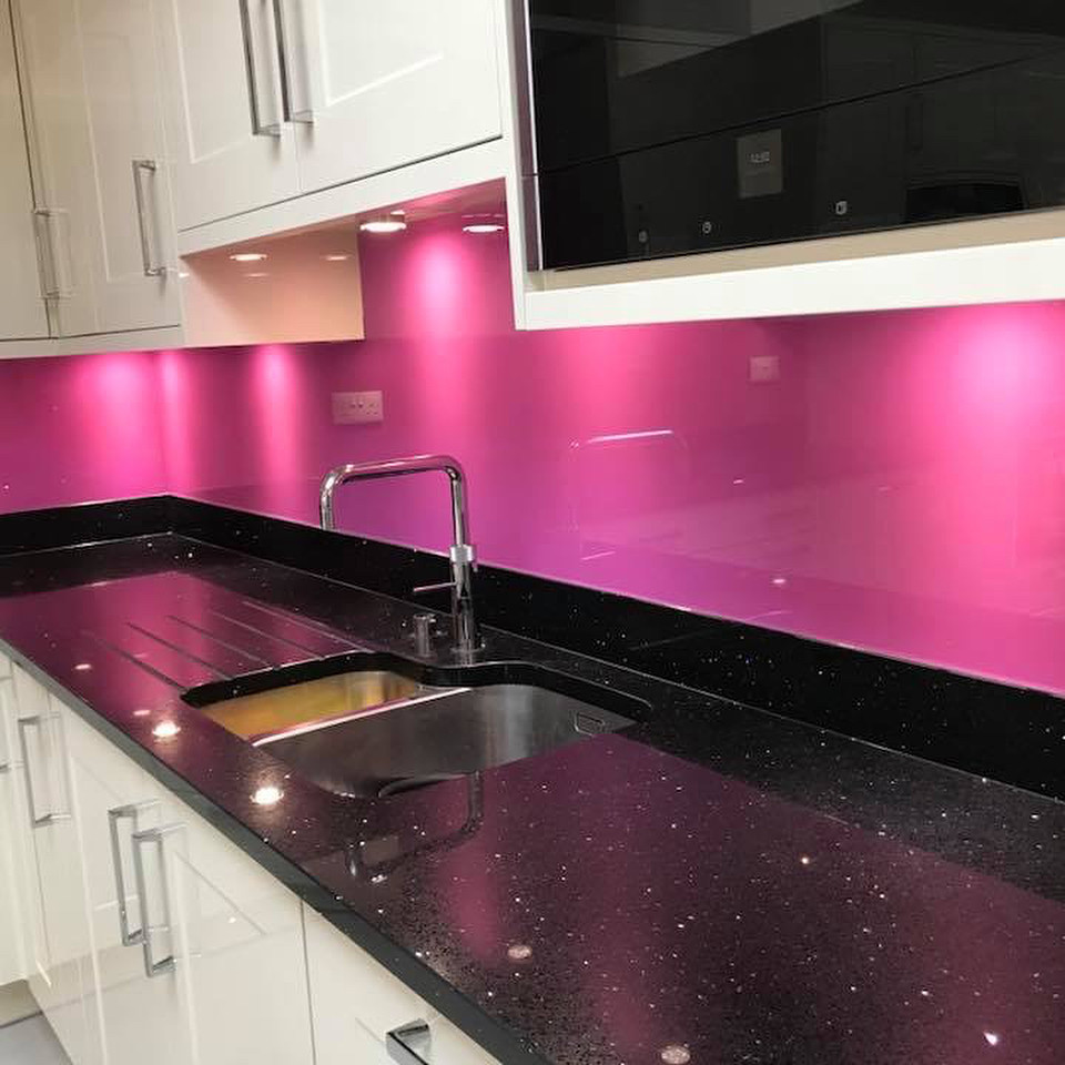 Скло лакобель для кухні яскраво-рожевого кольору (фуксія), фото 1