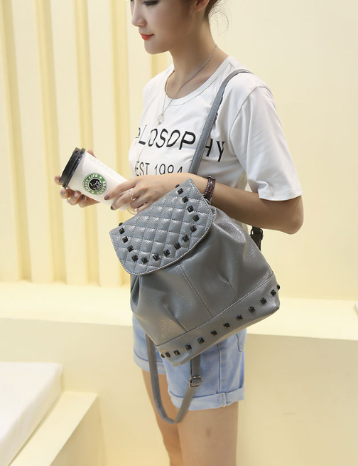 Рюкзак жіночий кожзам. з фурнітурою колір металік