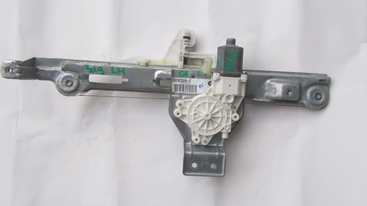 Механізм склопідіймача задньої лівої двері (у складі з приводом) Dodge Caliber 5179963AA, фото 1