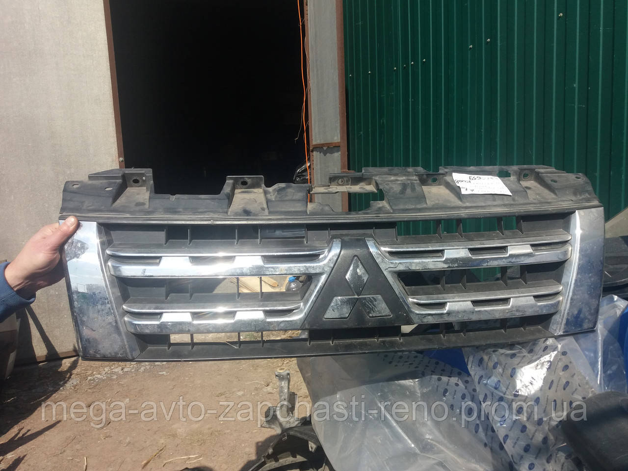 Решетка радиатора Mitsubishi Pajero 4 В80 V90 2006-2019
