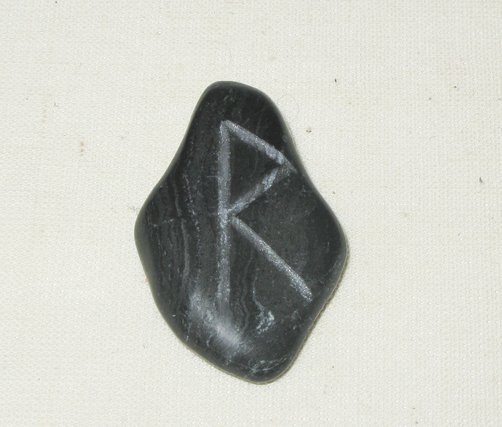 Райдо (Raido), руна амулет, камінь – подорож, рух, танець, ритм.