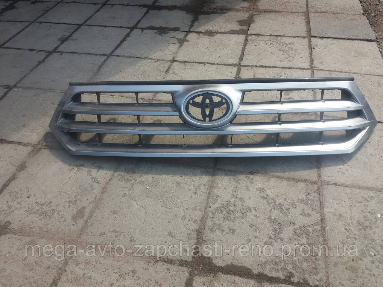 Решітка радіатора Toyota Highlander II 2007-2013