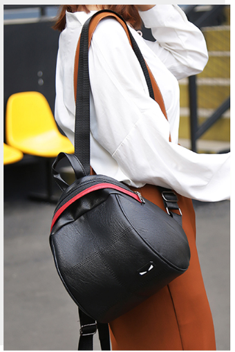 Рюкзачок женский чёрный кожзам в форме Капля с красочным оформлением замка