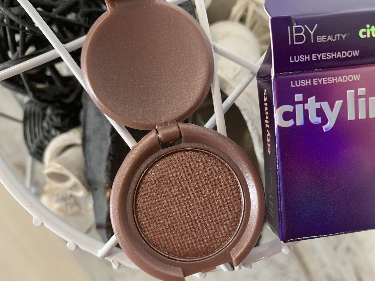 Стійкі тіні для очей IBY BEAUTY Lush Eyeshadow