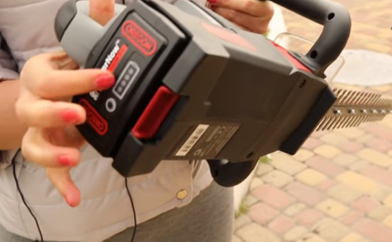 кусторез кнопка включения 