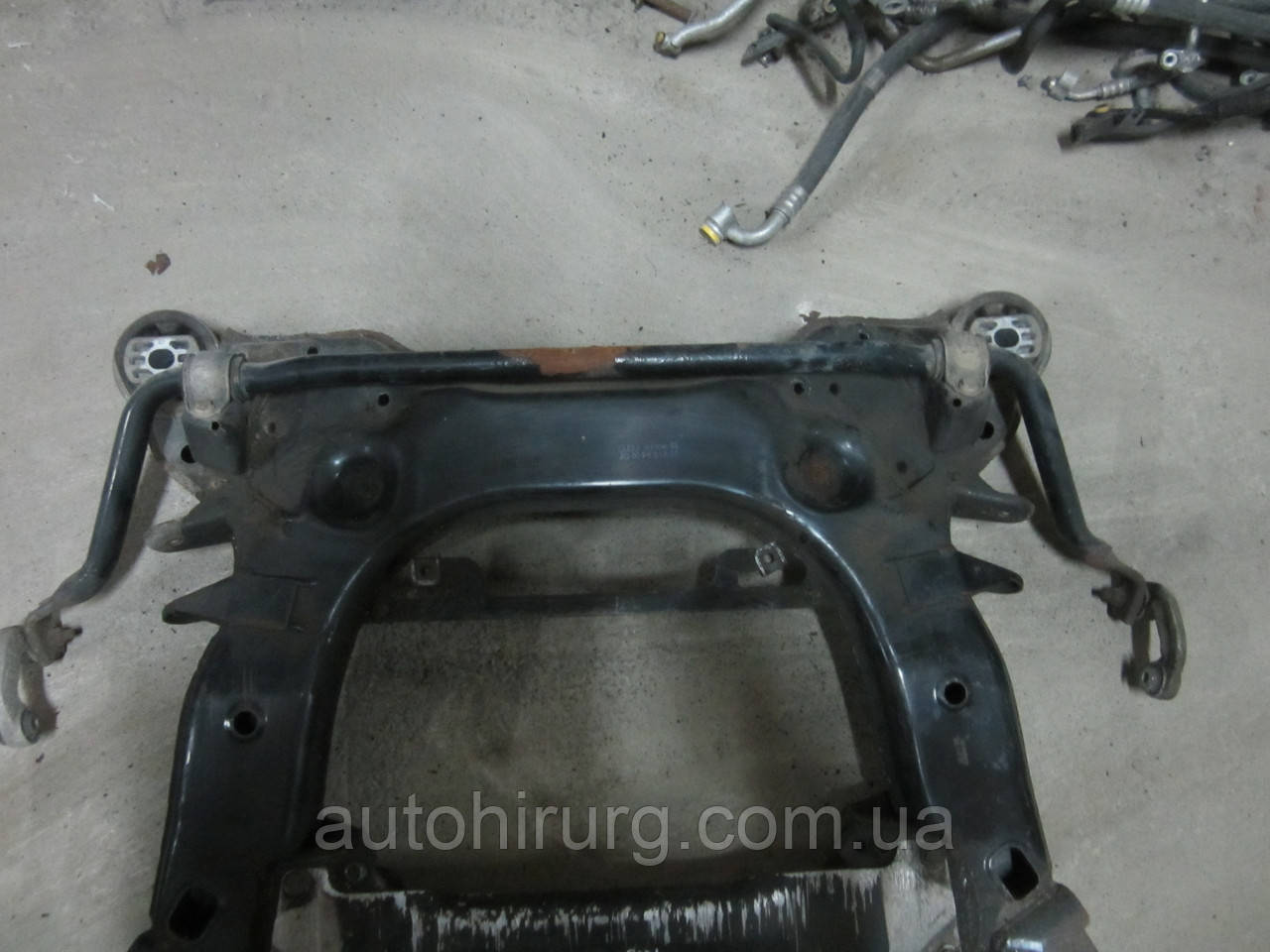 Передній підрамник зі стабілізатором AUDI A8 D2 (4D0399315)