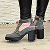 Відкриті замшеві ботильйони жіночі на стійкому каблуці, колір сірий, фото 3