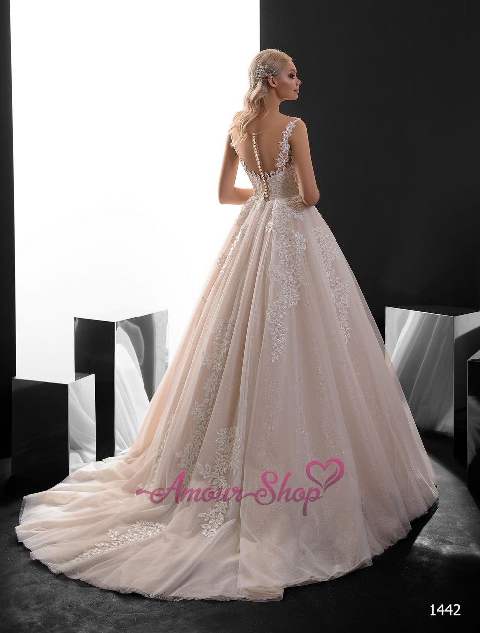 Миле пишне весільне плаття з блискучою спідницею, фото 1