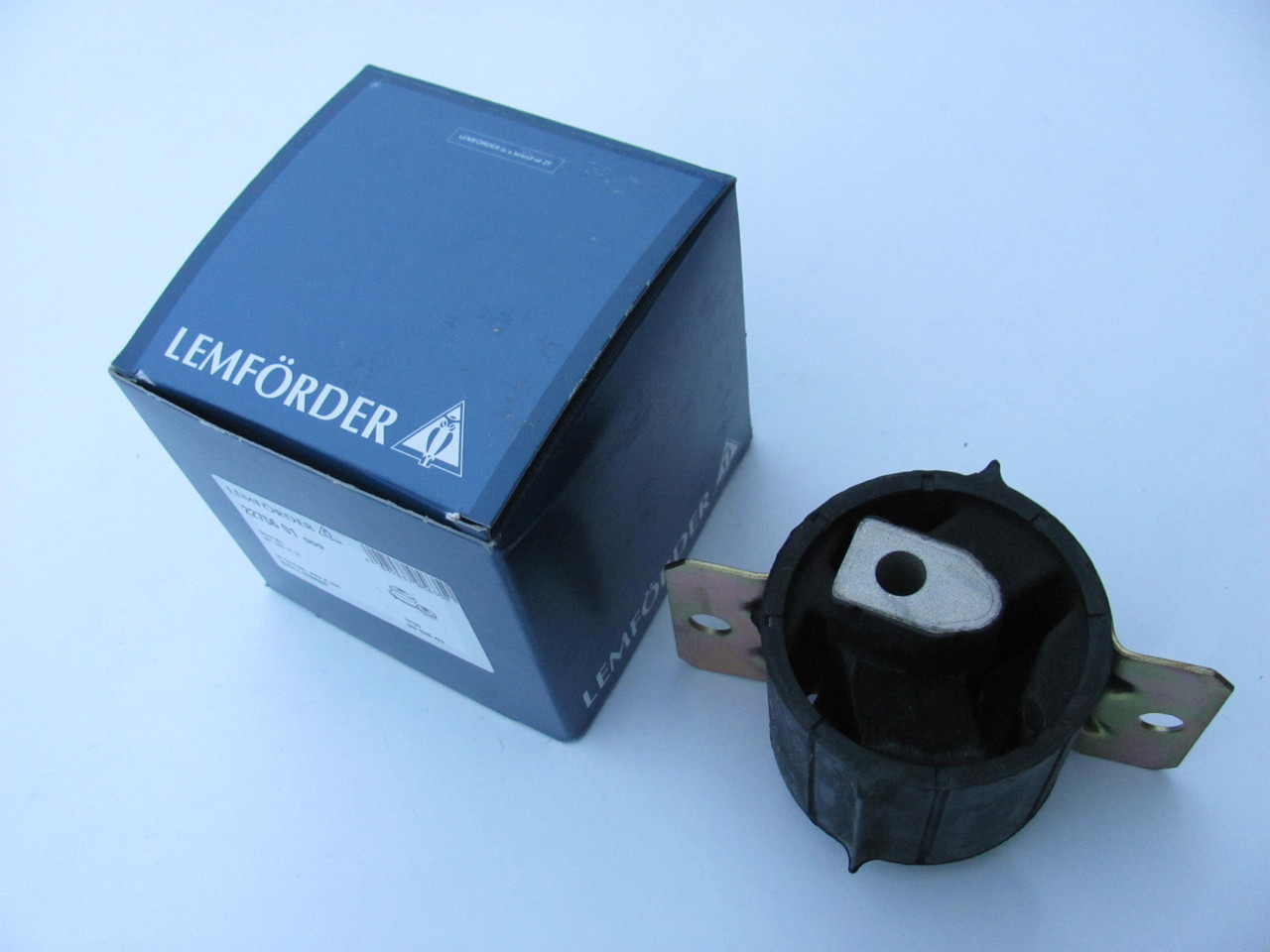 Подушка КПП MB Sprinter 208-416, VW LT 28-46 1996-2006 — Lemforder (Німеччина) — 22756 01