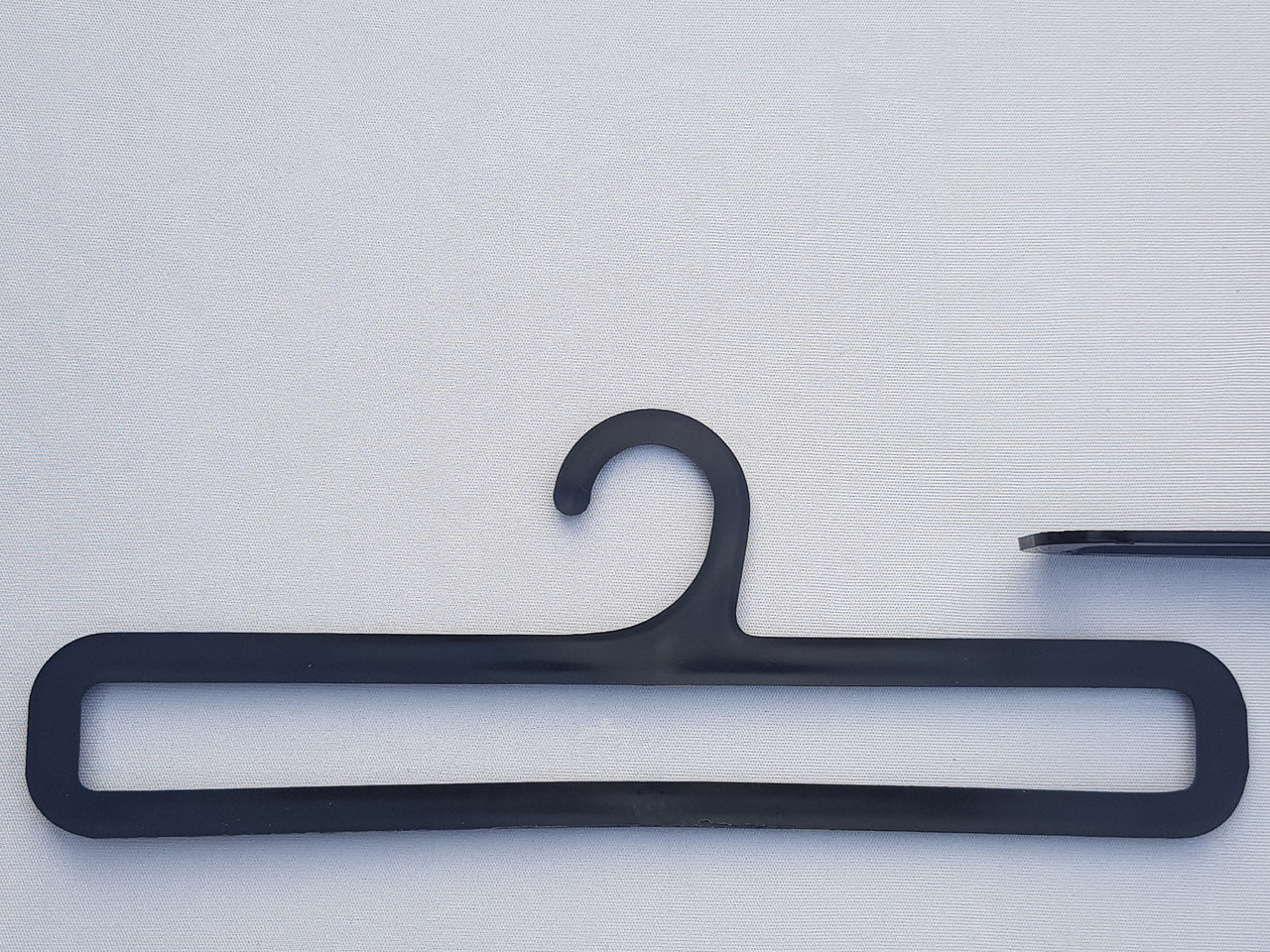 Плічка вішалки тремпеля V-AS25 для аксесуарів чорного кольору