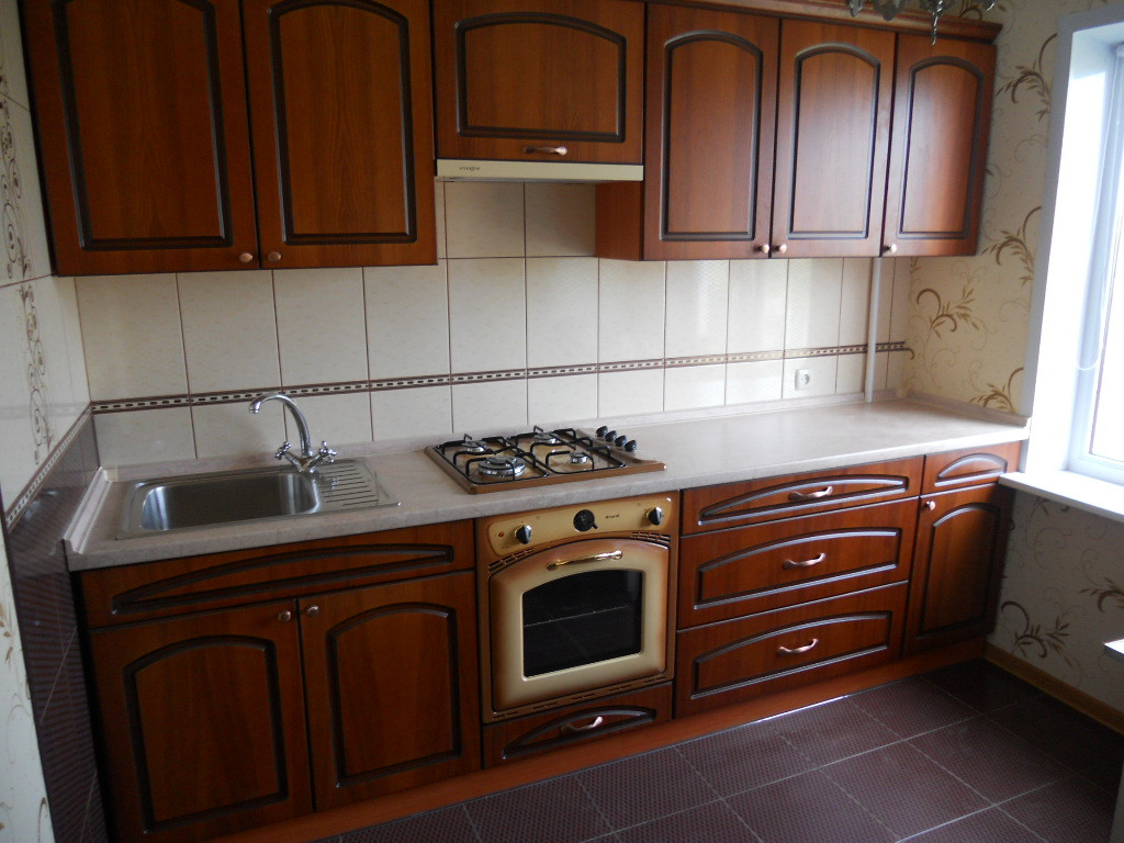 Кухня з фасадом зі шпону