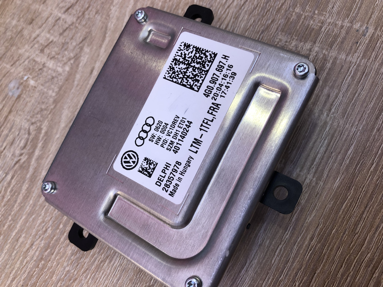 Блок керування фарою VAG Audi VW Skoda 4G0907697H LED Delphi